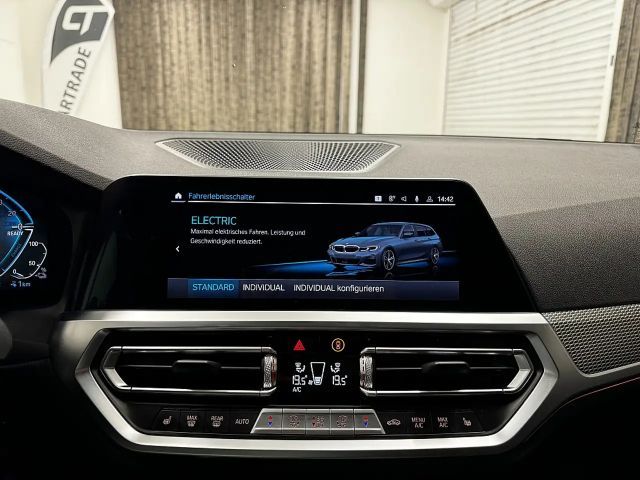 BMW 330 330e M-Sport Touring xDrive