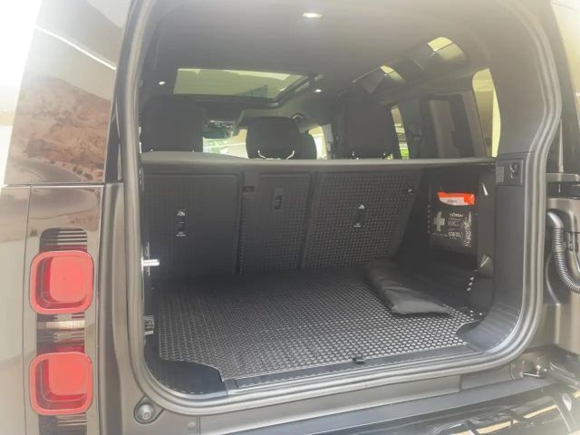 Land Rover Defender 110 D300 Dynamic SE