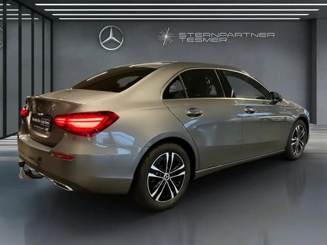 Mercedes-Benz A 200 Limousine PROGR+KAM+LED+AMBI+DIST+PANO+AHK