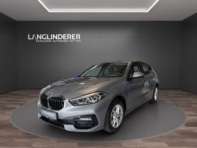 BMW 118 118i 5-deurs Sedan Sport Line