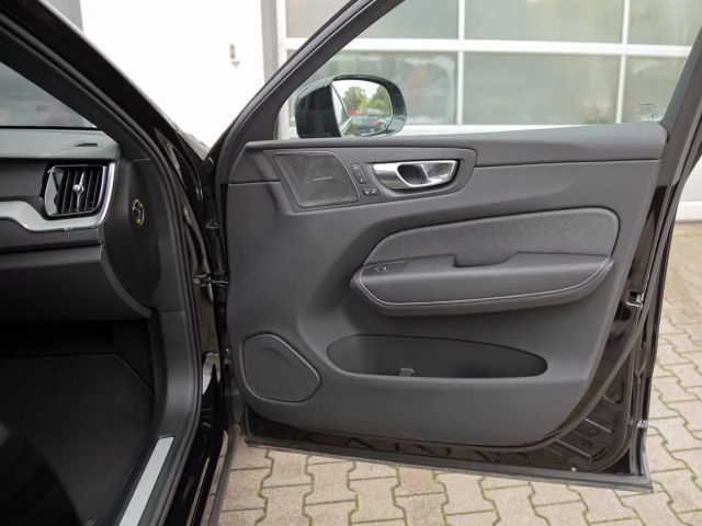 Volvo XC60 AWD Dark Plus