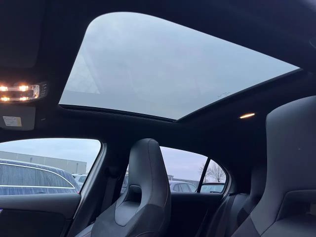 Mercedes-Benz A 220 A 220 d AMG Line