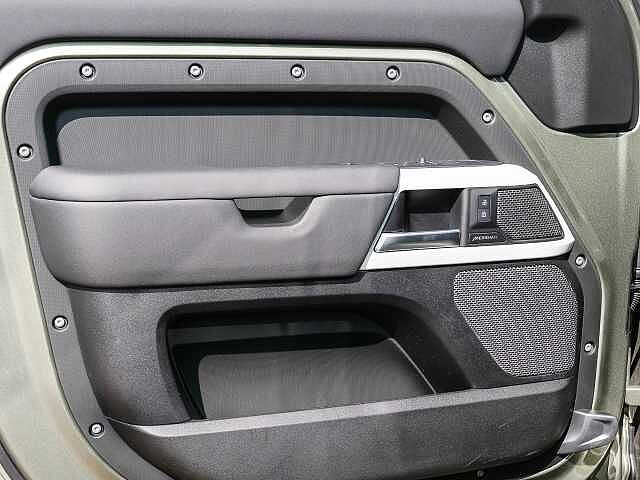 Land Rover Defender 110 Dynamic SE