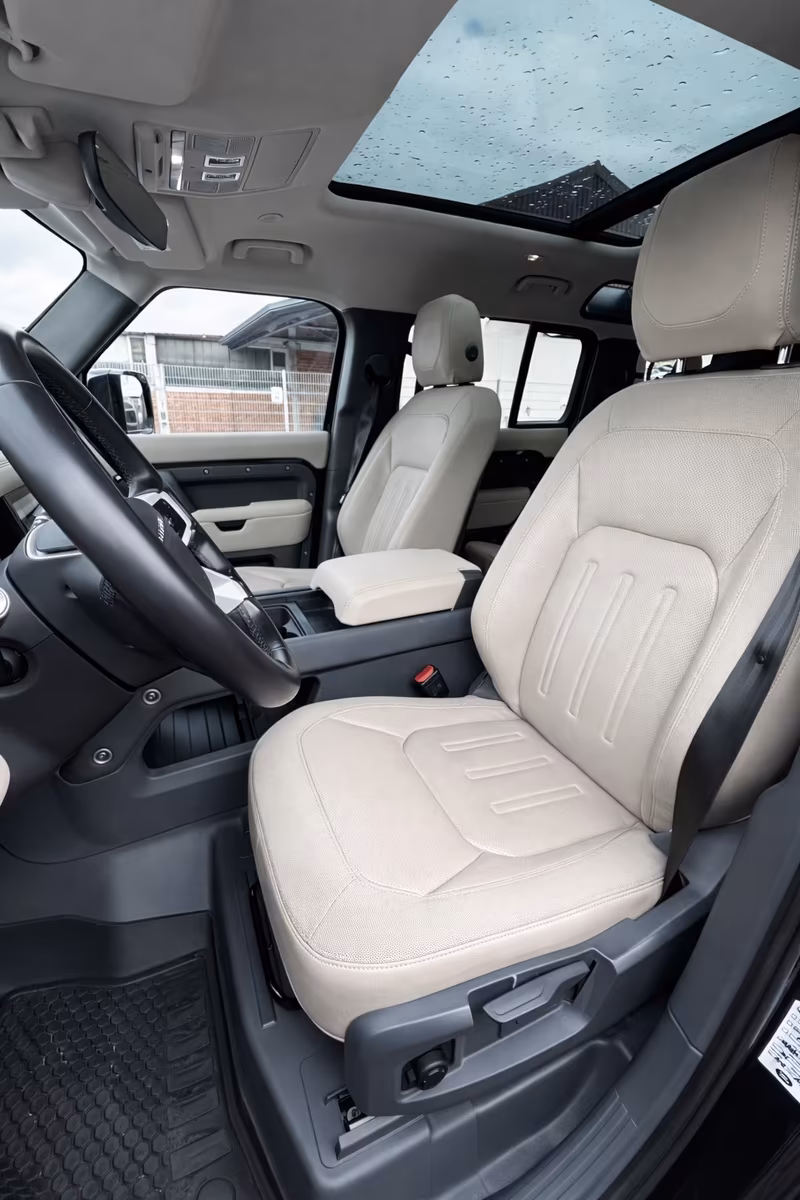 Land Rover Defender 110 S