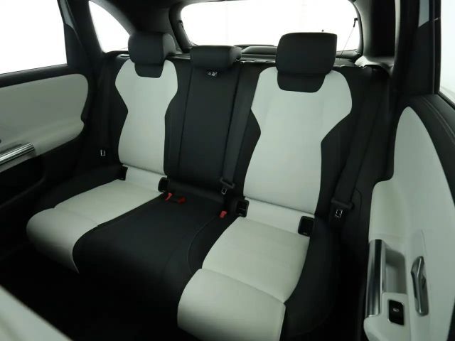 Mercedes-Benz B 250 AMG Line B 250 e