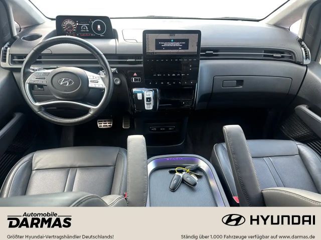 Hyundai Staria Signature