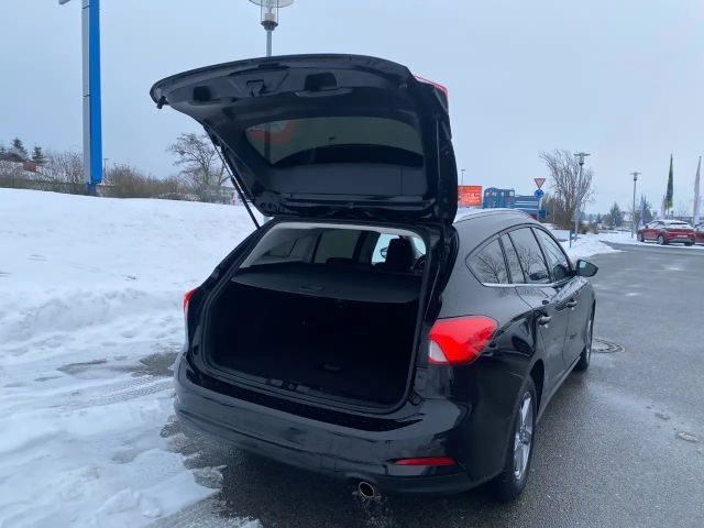 Ford Focus Cool & Connect Wagon