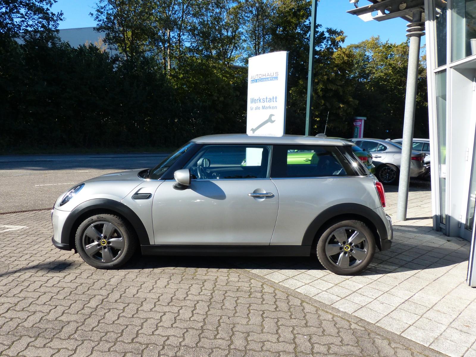 MINI Cooper "Essential Trim", Apple CarPlay, Tempomat