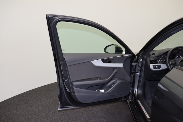 Audi A4 40 TFSI Avant Quattro S-Line S-Tronic