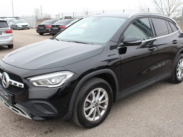 Mercedes-Benz GLA 200 4MATIC GLA 200 d