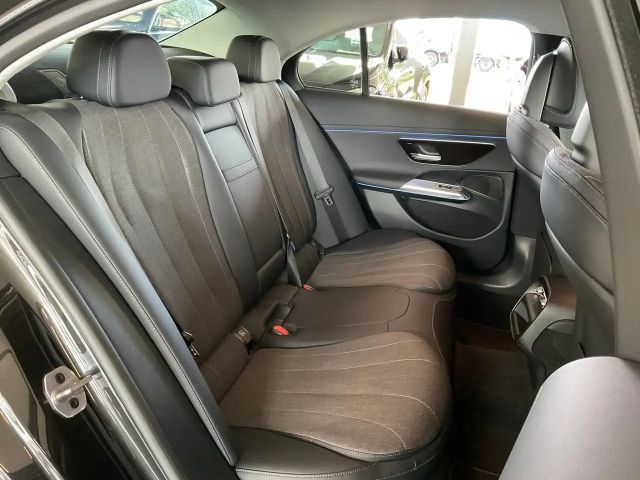 Mercedes-Benz E 220 AVANTGARDE E 220 d Sedan