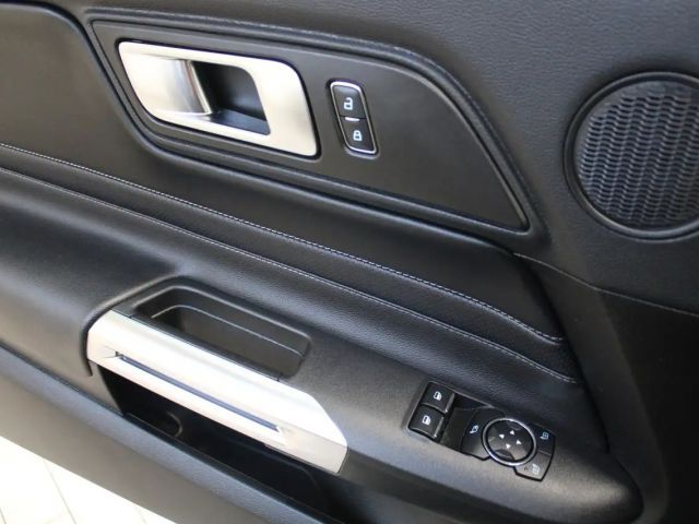 Ford Mustang Fastback GT 5.0 V8