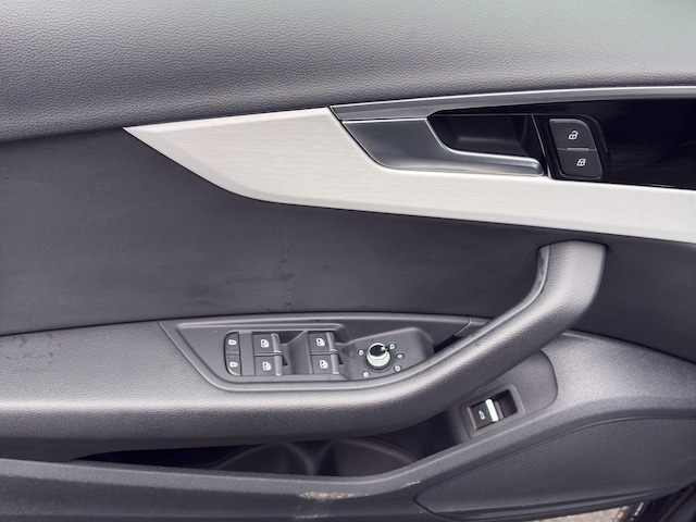 Audi A4 30 TDI S-Tronic Sedan