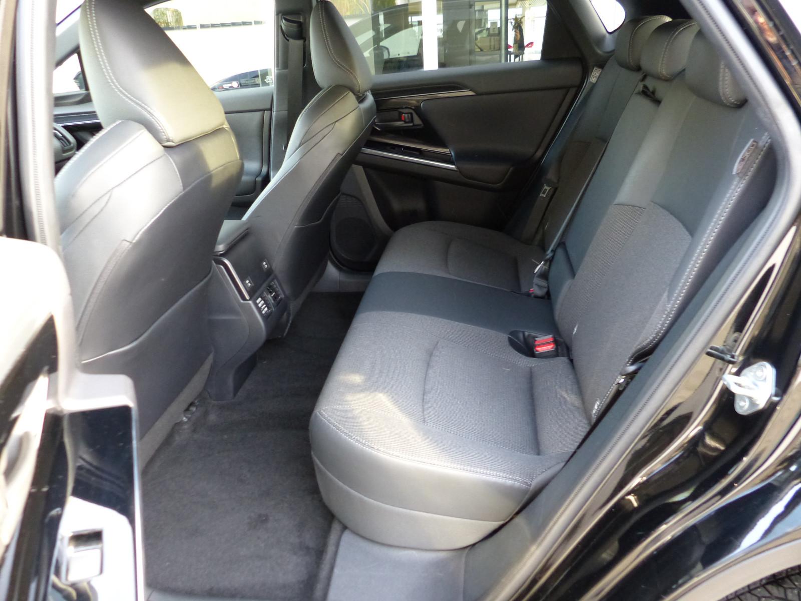 Toyota bZ4X AHK Navi SHZ el.Heckkl.LED Schnell-Ladefunk