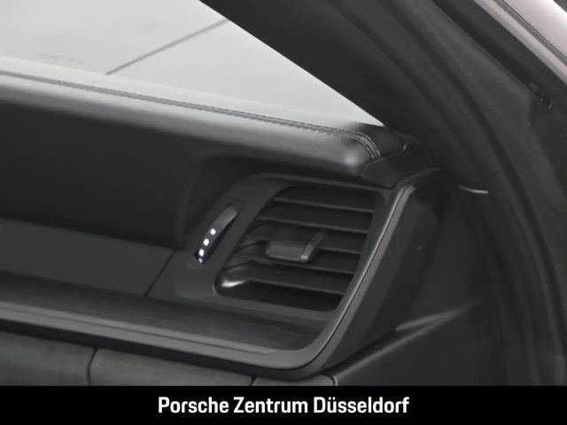 Porsche 992 4 Coupé GTS Targa