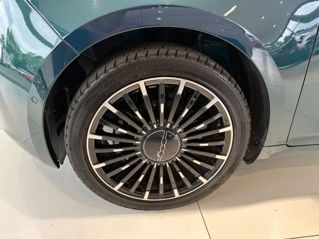 Fiat 500e La Prima
