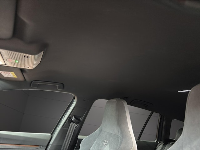 Volkswagen Golf R-Line Variant