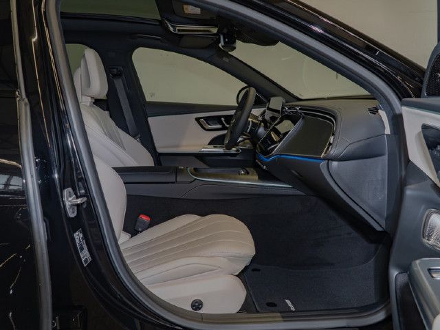 Mercedes-Benz E 200 Sedan