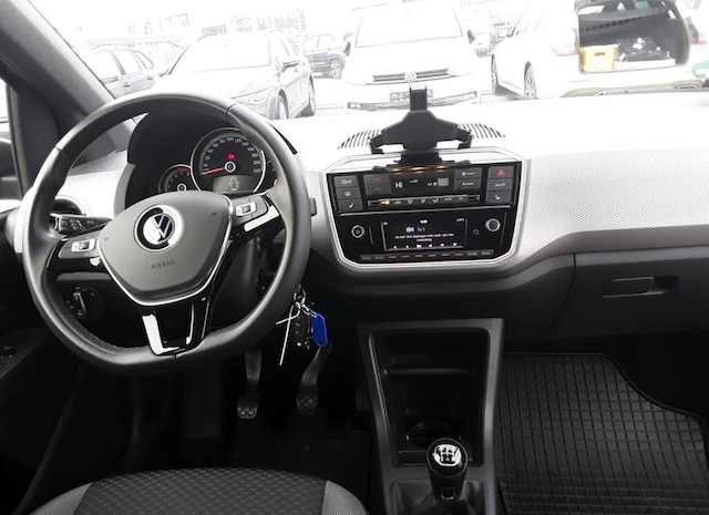 Volkswagen up! Active