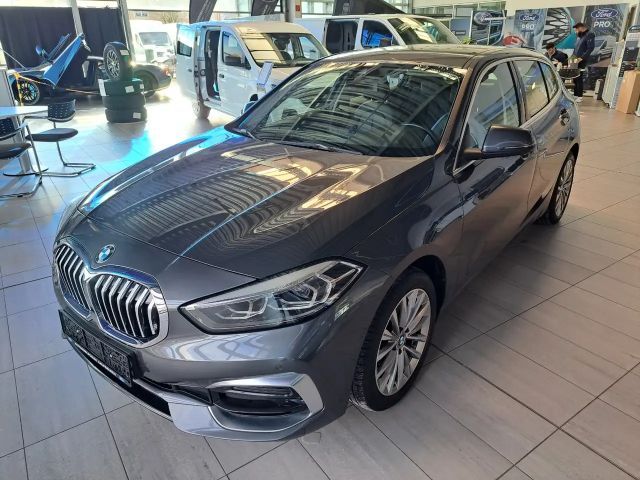 BMW 118 118i Luxury Line Sedan