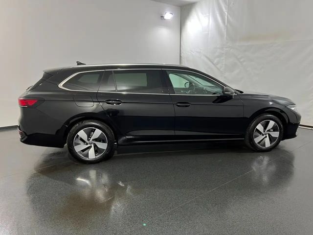 Volkswagen Passat 1.5 eTSI Business DSG Variant