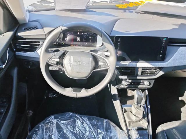 Skoda Kamiq Balance 1,5 TSI DSG AHK Navi Spurwechsela.