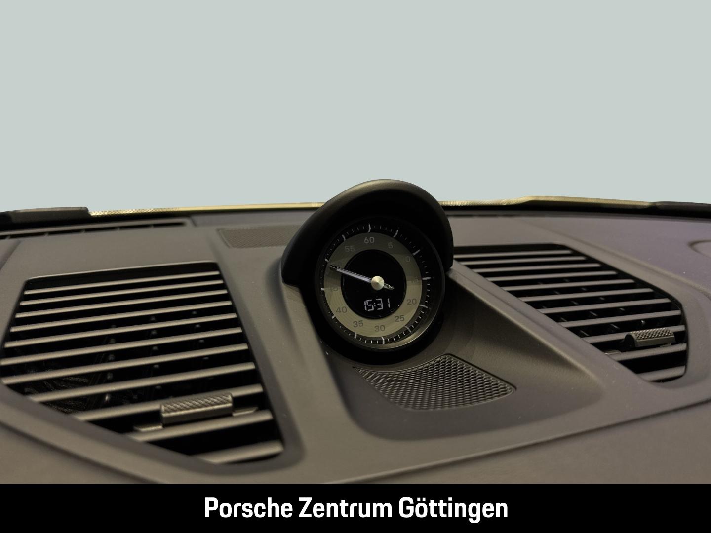 Porsche 911 992 Cabriolet Carrera GTS