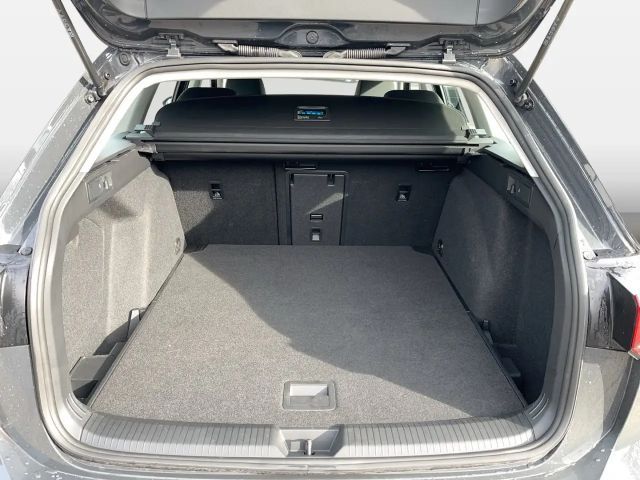 Volkswagen Golf Life Variant