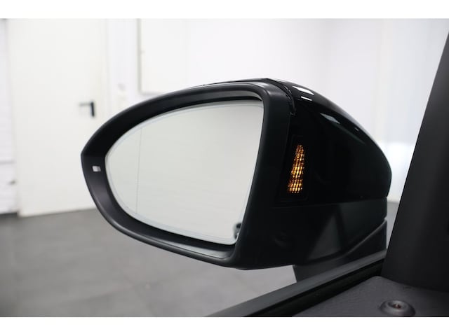 Volkswagen Touran 1.5 TSI DSG R-Line