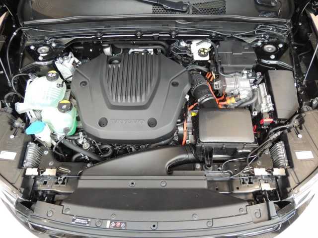 Volvo XC40 R-Design Recharge T4