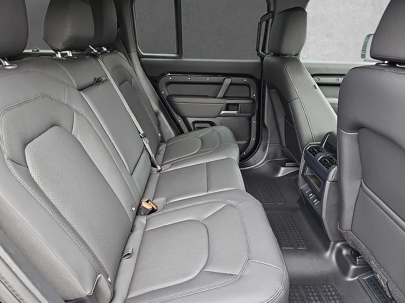 Land Rover Defender 110 Dynamic SE