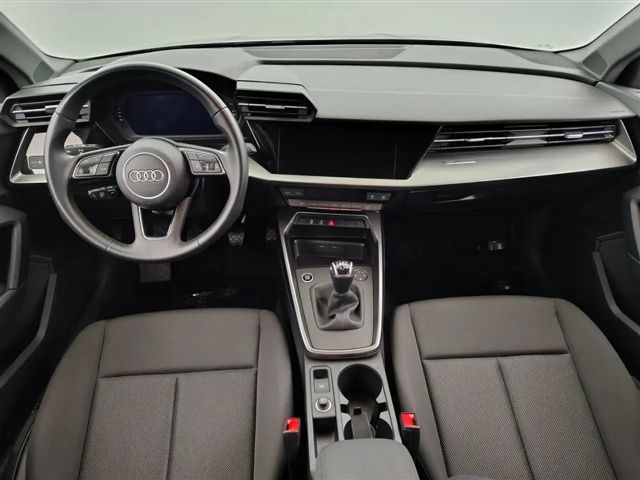 Audi A3 30 TDI Attraction Avant Sedan
