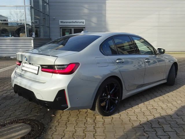 BMW 320 320i M-Sport Sedan