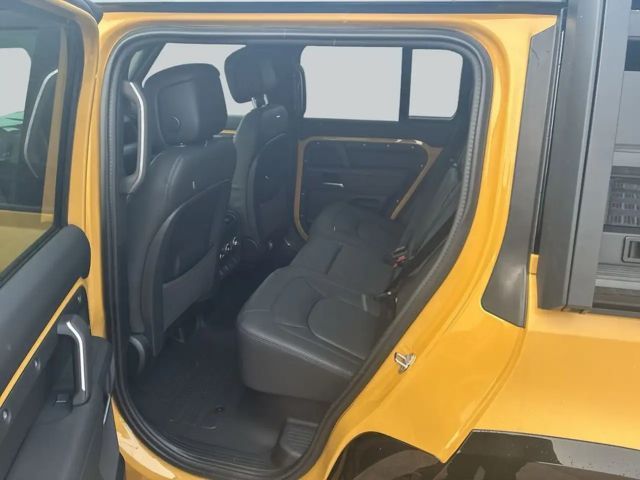 Land Rover Defender 110