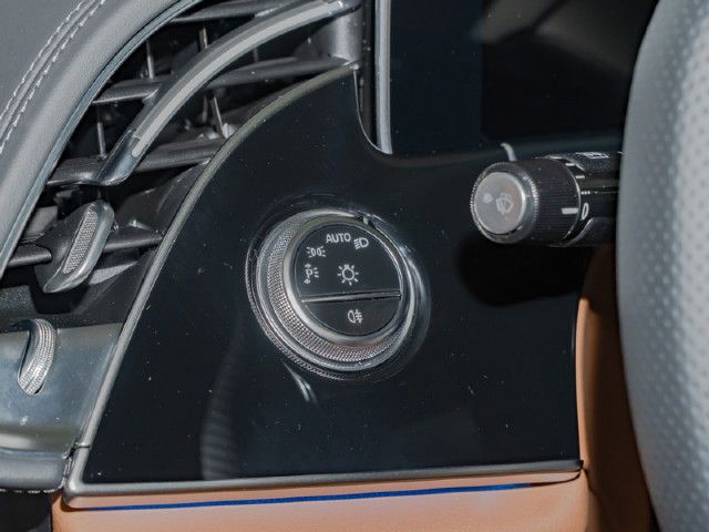 Mercedes-Benz E 200 Sedan