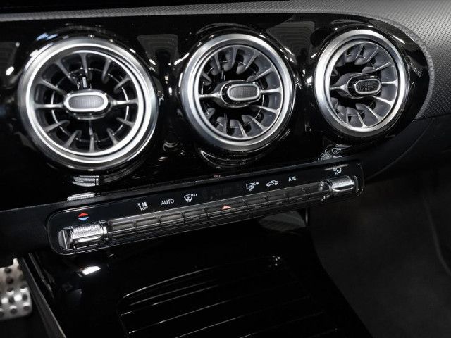 Mercedes-Benz A 200 A 200 d