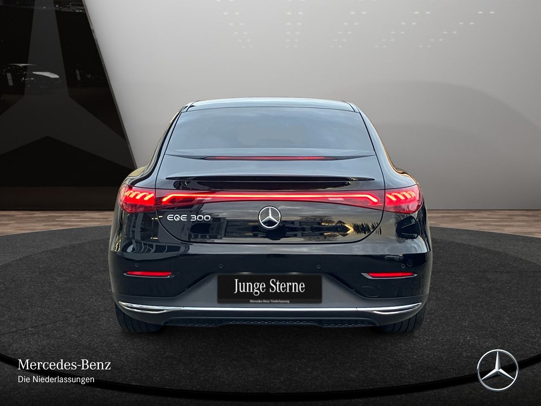 Mercedes-Benz EQE 300 Sedan