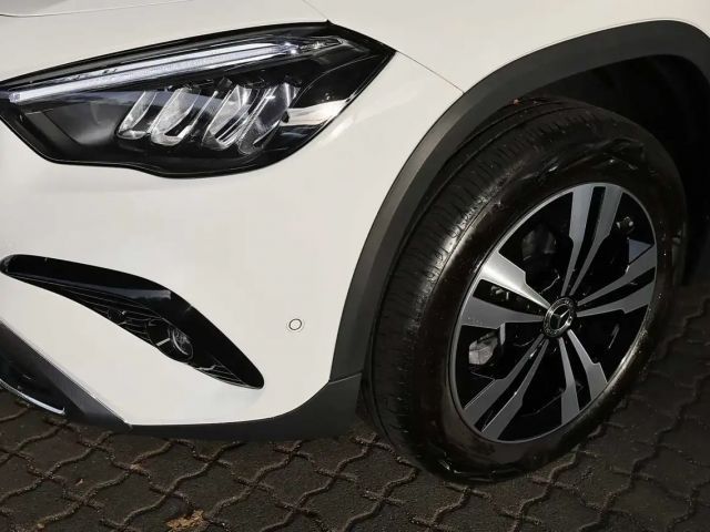 Mercedes-Benz GLA 180 PANO+KAMERA+KEYLESS+DISTRONIC+TOTWINKEL