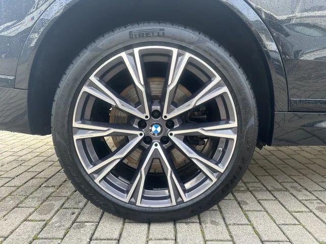 BMW X7 M50i
