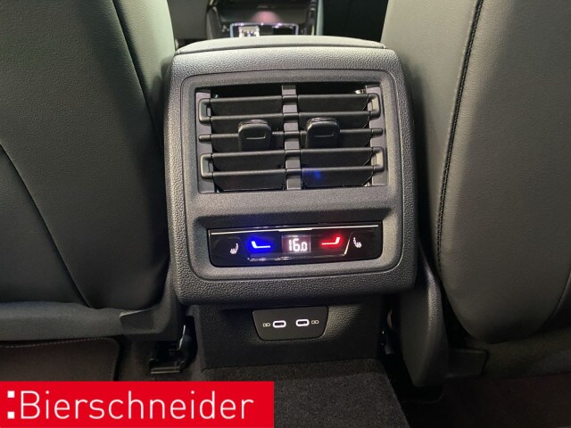 Volkswagen Golf 1.5 eTSI DSG R-Line Style