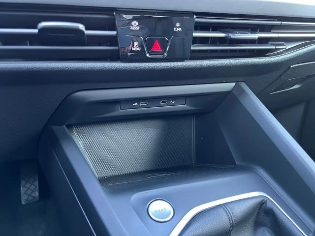 Volkswagen Golf Life Variant