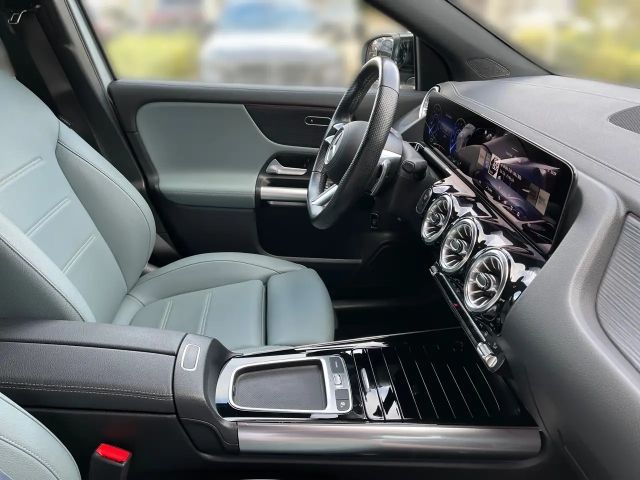 Mercedes-Benz EQA 300 4MATIC AMG Line