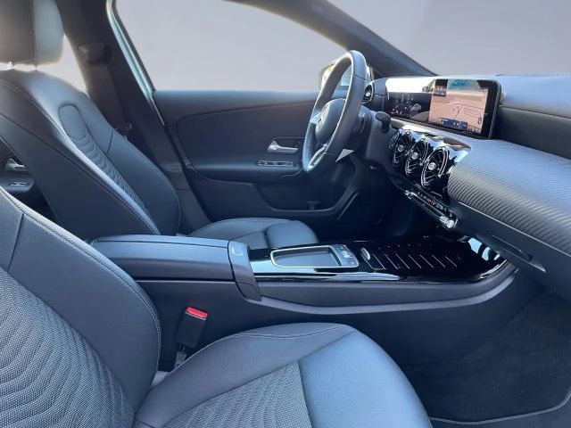 Mercedes-Benz A 180 A 180 d