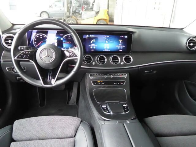 Mercedes-Benz E 220 AVANTGARDE E 220 d Estate