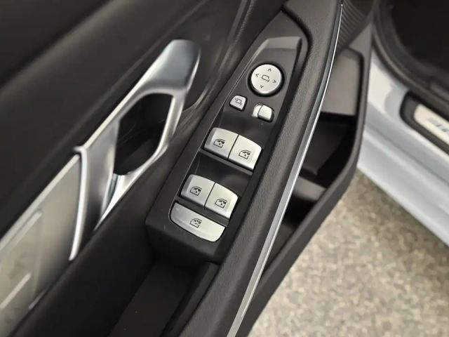 BMW 320 320i M-Sport Sedan xDrive