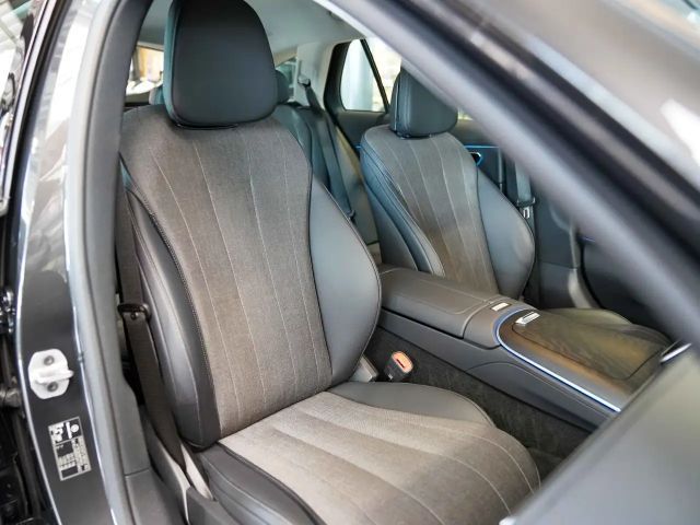 Mercedes-Benz E 220 AVANTGARDE E 220 d Estate