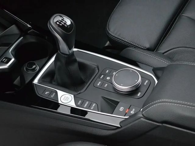 BMW 118 118i Sedan Sport Line