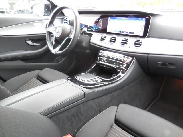 Mercedes-Benz E 220 E 220 d