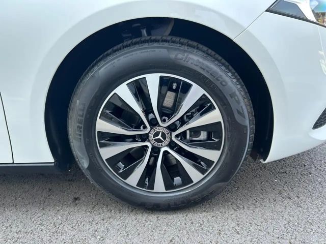 Mercedes-Benz A 180 MBUX+Wide+AHK+Cam+Navi+AUT+SHZ