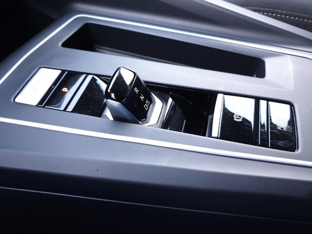 Volkswagen Golf 2.0 TDI DSG Life Variant